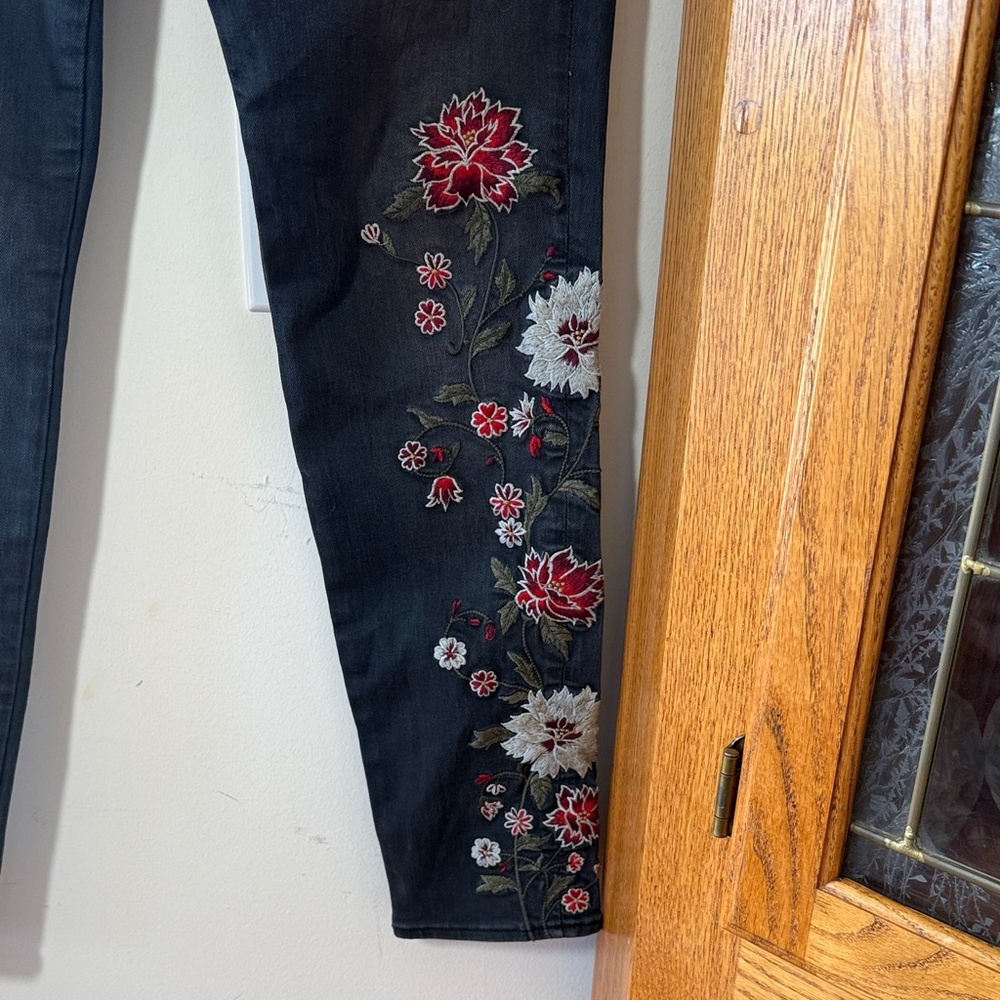 EUC DRIFTWOOD Black Skinny Jeans with Floral Embroidery - Picture 7 of 8